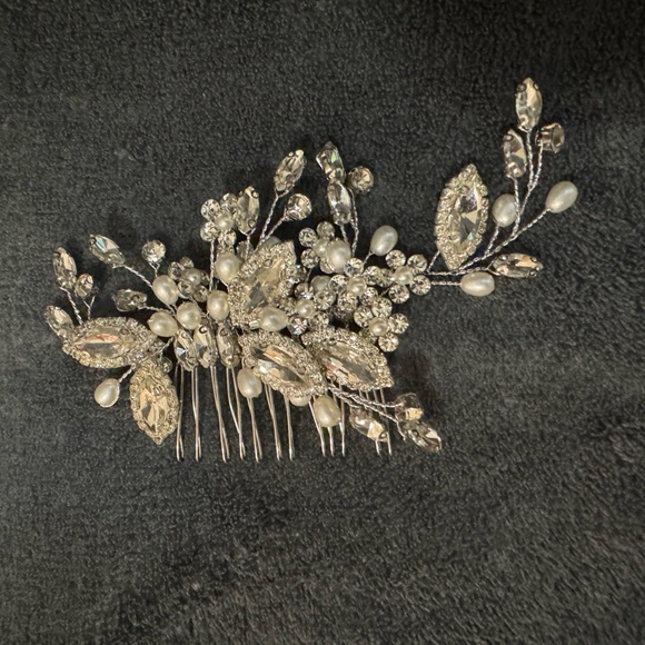 Elegant Crystal Pearl Silver Bridal Hair Comb - Picture 4 of 5